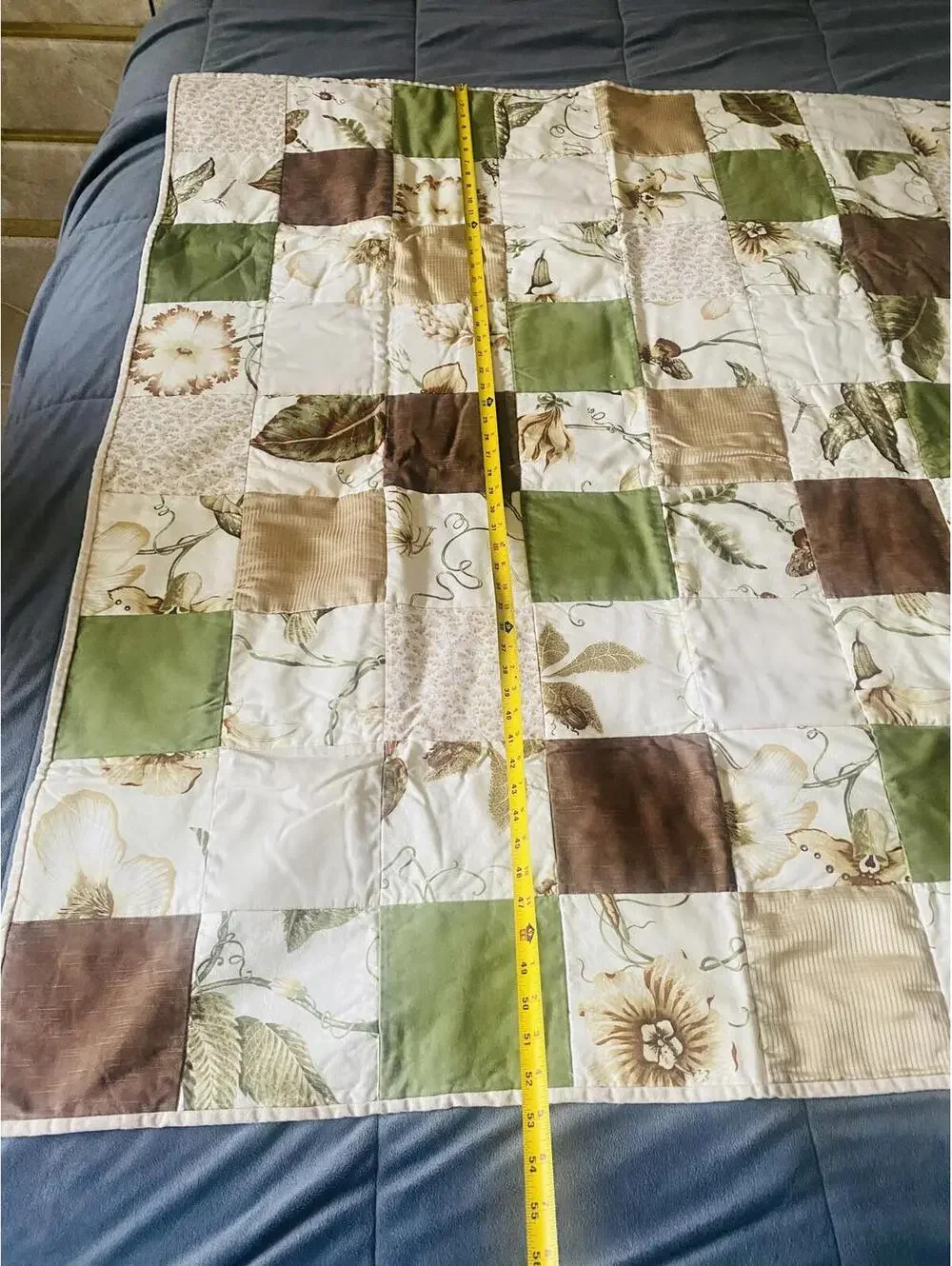 Patchwork Quilt Blanket with Floral and Leaf Patterns